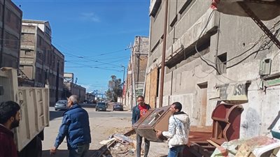 حملة مكبرة بحي غرب الإسكندرية لإزالة الإشغالات ورفع المخلفات