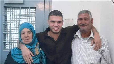 الأسير ياسر أبو دقة بعد إطلاق سراحه: تلقيت بعد خروجي خبر استشهاد والدتي وشقيقيَّ