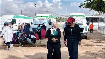 وكيل صحة الإسماعيلية تتفقد القافلة الطبية بقرية شعيب (صور)