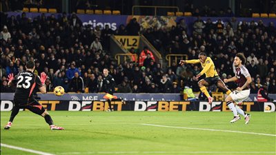 وولفرهامبتون يحقق فوزا غاليا أمام أستون فيلا 2-0 في الدوري الإنجليزي