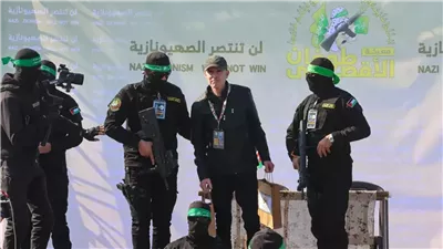 إسرائيل زعمت اغتياله، قائد كتيبة الشاطئ «هيثم الحواجري» يظهر خلال تبادل الأسرى