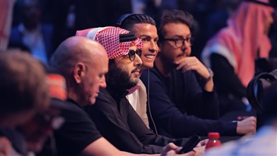  رونالدو يظهر في نزال الملاكمة UFC بموسم الرياض (فيديو)