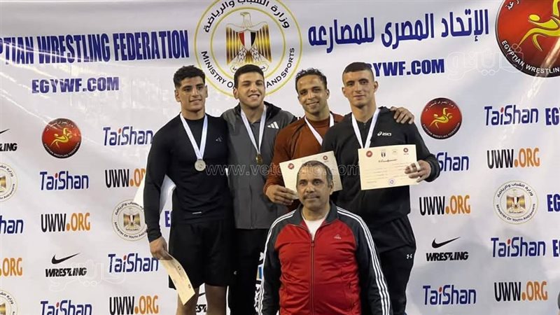 لاعبو مصارعة المشروع