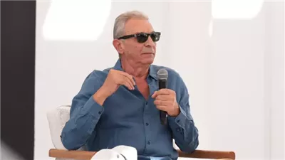 صورة محمود حميدة بالزي الفرعوني تثير الجدل، ونشطاء ممكن يعملها عادى