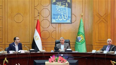 محافظ الإسماعيلية يتابع مشروعات التطوير بالقطاعات الخدمية (صور)