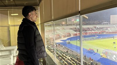 أشرف بن شرقي يدعم الأهلي أمام مودرن سبورت في الدوري (صور)