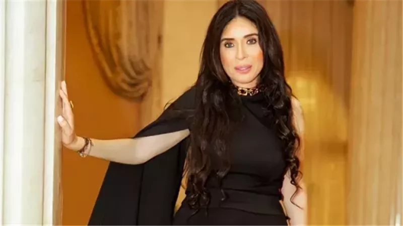  الفنانة الاستعراضية