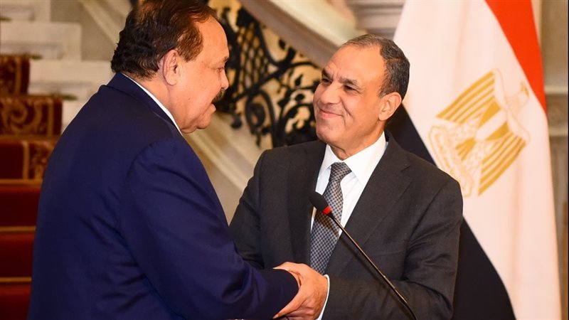 وزير الخارجية ونظيرة