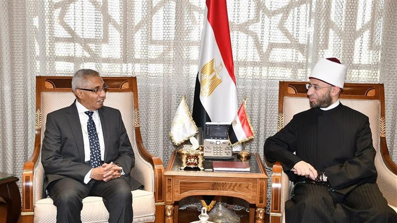 وزير الأوقاف يستقبل