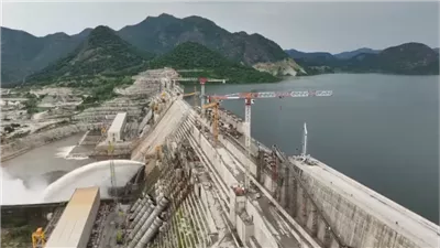 إثيوبيا تغلق مفيض سد النهضة ومعظم التوربينات متوقفة، والخبراء يكشفون السر 