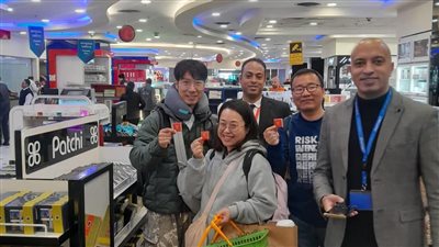 مصر للطيران تحتفي بالعام الصيني الجديد بتقديم هدايا للركاب 