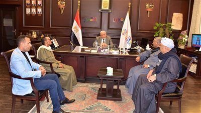 محافظ الأقصر يستقبل وفد نقابة الفلاحين