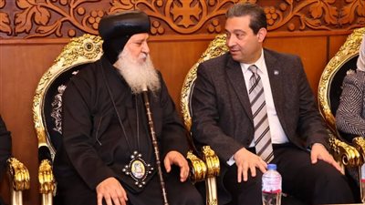 محافظ دمياط يقدم واجب العزاء في والد الأنبا ماركوس بكنيسة العذراء مريم 