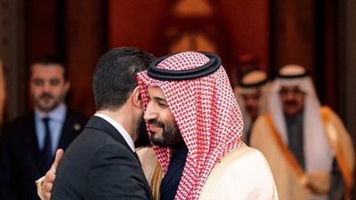 تفاعل كبير على مواقع التواصل مع صورة عناق بن سلمان وأحمد الشرع 