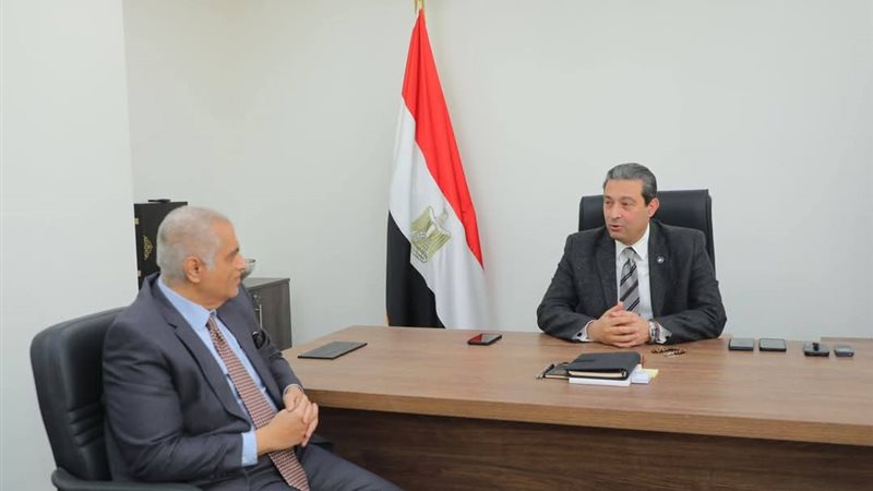 محافظ دمياط يستقبل