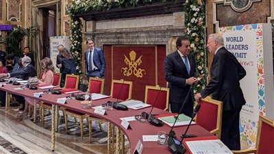 خالد عبد الغفار يشرح لقادة العالم قصصا محزنة لأطفال فلسطينيين عند استقبالهم بمعبر رفح 