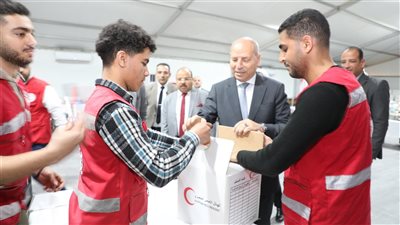 محافظ القاهرة يدرس تخصيص أرض للهلال الأحمر 