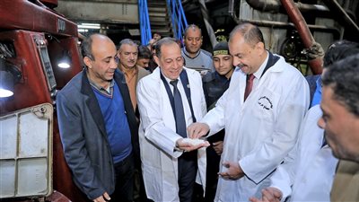 محافظ سوهاج يتفقد العمل بمصنع سكر جرجا ويطلق إشارة بدء موسم عصر القصب 