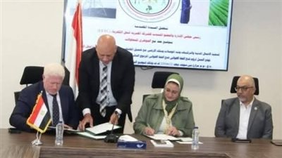 المصرية لنقل الكهرباء توقع عقدًا لتنفيذ مشروع ربط مزارع بني سويف بالشبكة القومية