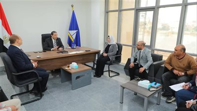 محافظ دمياط يتابع خطة الرفع المساحي وخطوط المرافق بطريق رأس البر الغربي