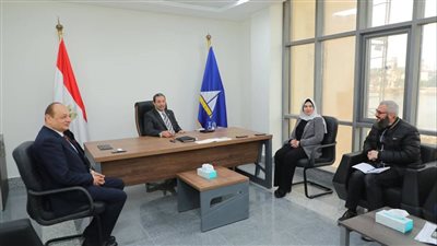 محافظ دمياط يتابع سير تنفيذ المشروعات ويؤكد على ضرورة الالتزام بالجداول الزمنية