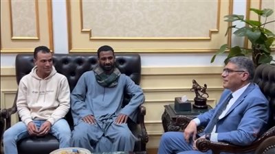 محافظ الجيزة يكرم أبطال حريق كعابيش في فيصل (صور)