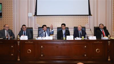 مجلس الشيوخ يناقش مخاطر التسنين على كرة القدم المصرية