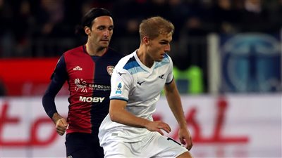 لاتسيو يفوز على كالياري 2-1 في الدوري الإيطالي