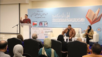 أمسية شعرية تجمع مبدعين مصريين وعرب في معرض القاهرة للكتاب (صور) 