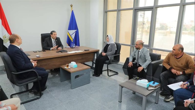 محافظ دمياط يلتقى