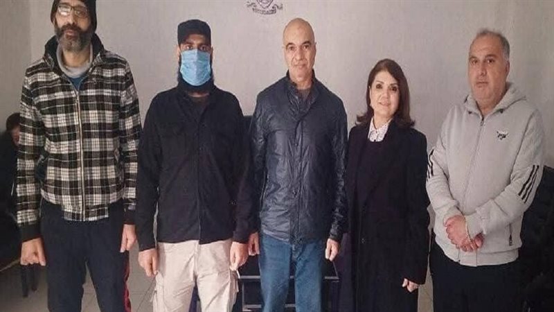 سوريه برفقة اخيها