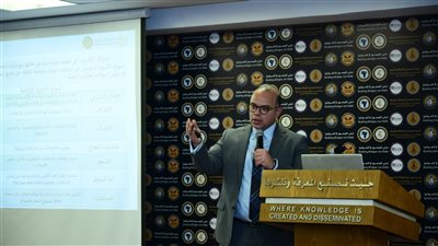 رئيس الرقابة المالية يستعرض أهمية أسواق الكربون الطوعية ودورها في خفض الانبعاثات