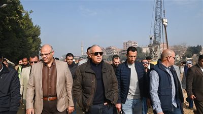 وزير الري يشدد على إزالة نواتج التطهيرات من على جسور المجارى المائية في القليوبية