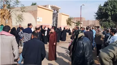تشييع جثمان  شقيق الراحل شعبان عبد الرحيم بمسقط رأسه بالقليوبية (صور)