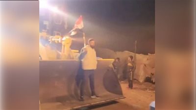 مفيش تهجير فيه إعمار، مقطع فيديو مؤثر لاستقبال أهالي غزة للمعدات الهندسية المصرية بالقطاع 