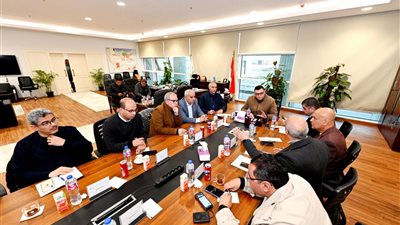 وزير الإسكان يعقد اجتماعا لمتابعة موقف تنفيذ المشروعات بالعلمين الجديدة والساحل