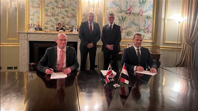 وزير الطيران المدني يعقد اجتماعات مع كبرى الشركات البريطانية لتعزيز التعاون 