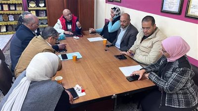 وكيل صحة قنا يناقش خطة التعامل والرعاية لمرضي الغسيل الكلوي (صور)