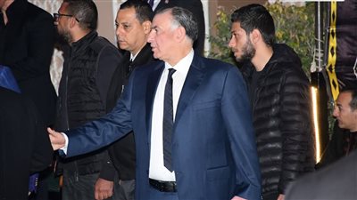 الإعلامى محمد فودة ونجله يؤديان واجب العزاء للفنان مصطفى شعبان فى وفاة شقيقه