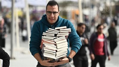قبل ساعات من انتهائه، كيف تشتري إصدارات بأسعار مخفضة من معرض الكتاب 2025؟