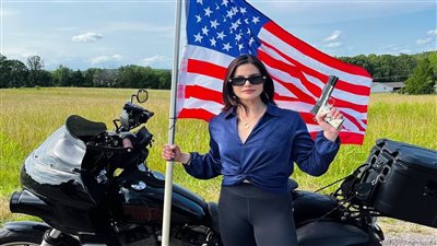 مرشحة للكونجرس الأمريكي تسخر من زيلينسكي بعد طلبه أسلحة نووية (فيديو وصور) 