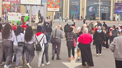 إقبال جماهيري كبير على معرض الكتاب في آخر أيام دورته الـ 56 (صور)