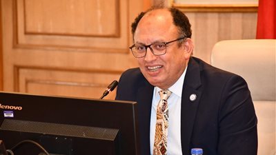 رئيس جامعة حلوان يوجه رسالة مهمة للطلاب الجدد 