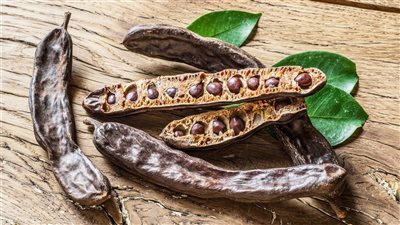  فوائد الخروب، لحل مشاكل الجهاز الهضمي وجمال البشرة