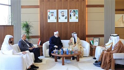 رئيس الشؤون الإسلامية الإماراتي يشيد بجهود شيخ الأزهر في دعم قضايا الأمتين العربية والإسلامية 