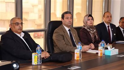 محافظ دمياط يناقش مخطط مشروع تطوير كورنيش الشاطئ برأس البر