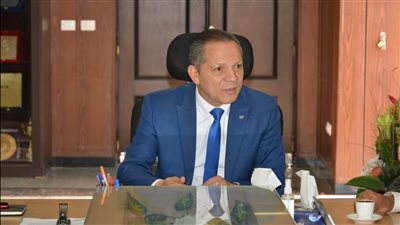 رئيس جامعة دمياط يعقد اجتماعًا لمتابعة العمل بالمشاريع البحثية الممولة