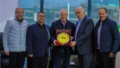 أبو ريدة يلتقي 