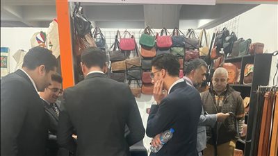 المشاركون ببرنامج الدبلوماسية الشبابية يتفقدون معرض