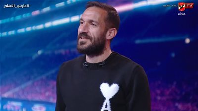 علي معلول يعلن قيده رسميا في قائمة النادي الأهلي (فيديو)